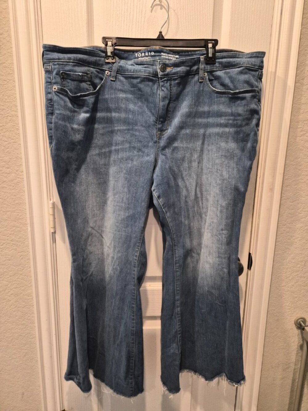 Torrid Vintage Stretch Perfect Super Flare Raw Hem Denim Jeans Size 26S